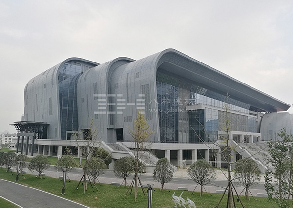 贵州兴义体育中心 - 铝单板、弧形铝方通吊顶2
