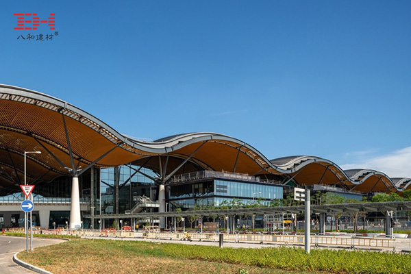 弧形铝方通打造珠澳大桥香港口岸旅检大楼穹顶装饰06.jpg